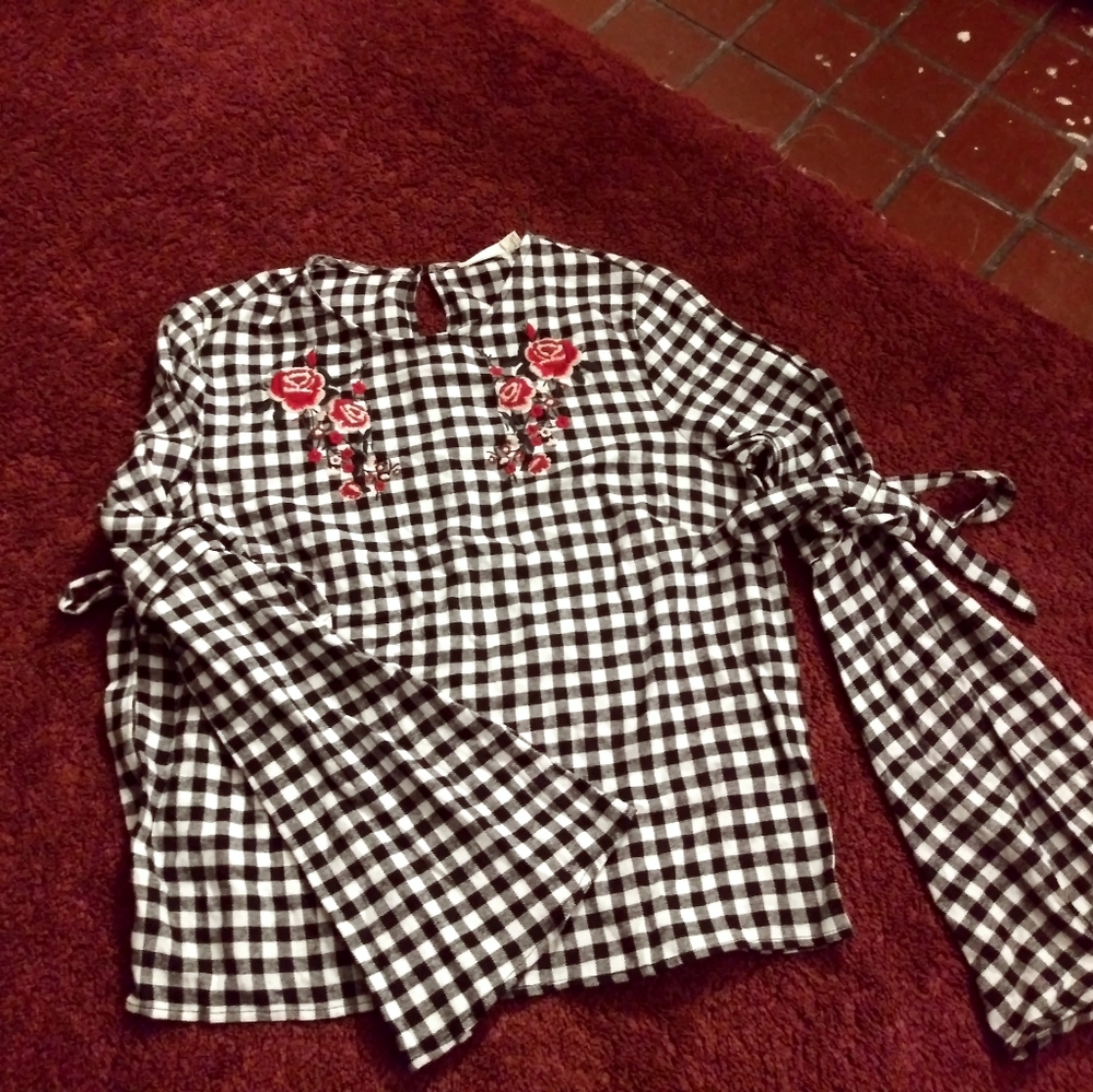 Flower embroidered gingham blouse